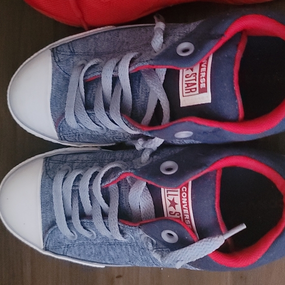 BUNDLE SALE 3 FOR $$5 BOYS SNEAKERS - Picture 2 of 8